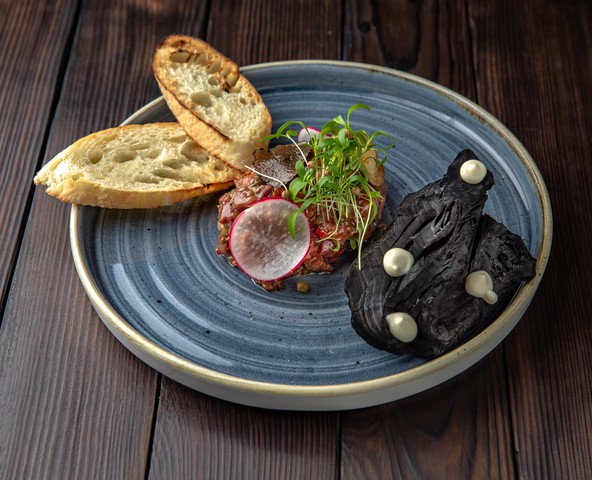 Veal tartare with truffle and capers