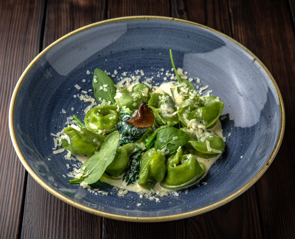 Ricotta ravioli with spinach and sun-dried tomatoes